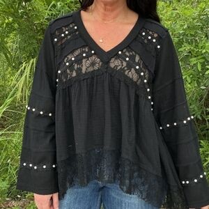 POL Black Lace & Pearl V-Neck Blouse NWOT Med